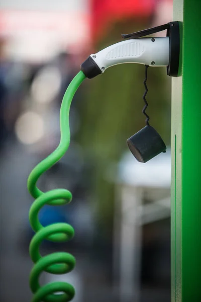 Stazione di ricarica elettrica per auto — Foto Stock