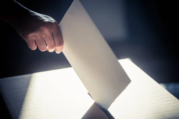 Image Conceptuelle Une Personne Votant Votant Bureau Vote Pendant Les — Photo