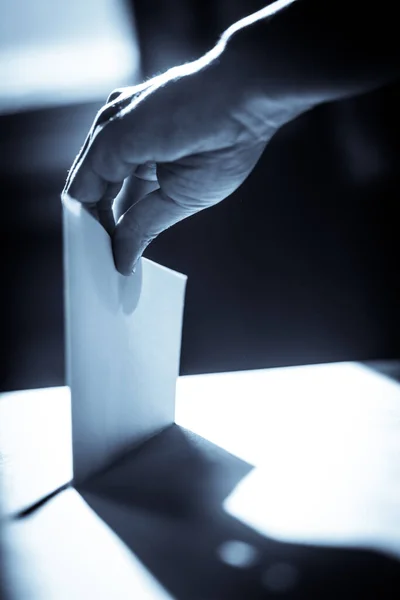 Εννοιολογική Εικόνα Ενός Ατόμου Που Ψηφίζει Ψηφίζει Εκλογικό Κέντρο Κατά — Φωτογραφία Αρχείου