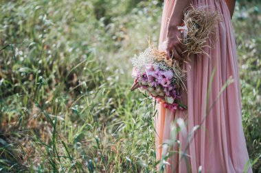 Düğün buket düğün günü gelinin elinde