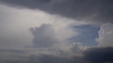 Fırtına bulutları, zaman atlamalı, karanlık fırtına bulutları hızlı viewer hareket ediyor. Timelapse tam Hd. 1080.