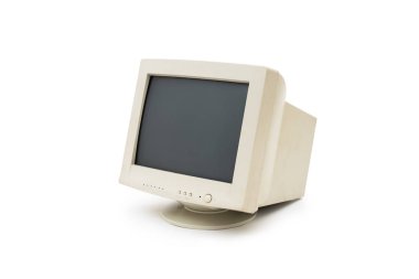 beyaz zemin üzerine antika crt bilgisayar monitörü