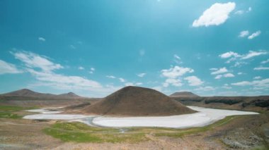 Konya'da Meke krater gölünün 4k Timelapse'i