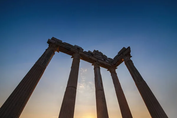 Side, Türkiye'de gün batımında Apollon Tapınağı — Stok fotoğraf