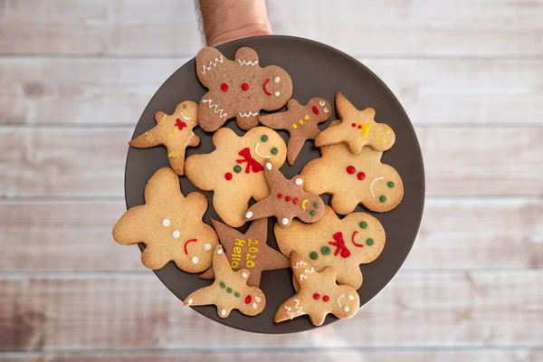 Serving traditional gingerbread cookies for new year celebration — Stock Photo, Image