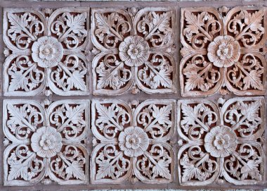 Güzel, beyaz, pürüzsüz ve mermer üzerinde klasik bir desen.