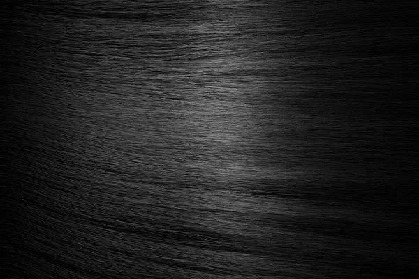Detailní záběr na černé a dobře vypadající pramínek vlasů. Koncept péče o vlasy. — Stock fotografie