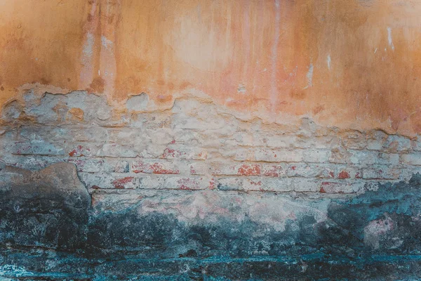 Стара стіна з розсипом гіпсової текстури фону . — стокове фото