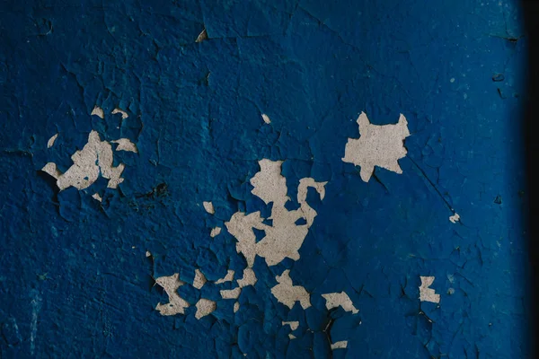 집의 입구에 파란색 벽 무너져 — 스톡 사진