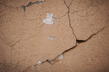 Bej sıva duvar çatırtı yüzeyi. Hafif bej dokulu arka plan. Grunge doku. Kaba yıpranmış zemin.