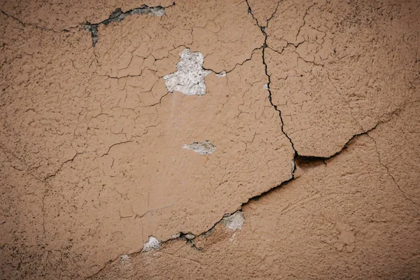 Bej sıva duvar çatırtı yüzeyi. Hafif bej dokulu arka plan. Grunge doku. Kaba yıpranmış zemin.