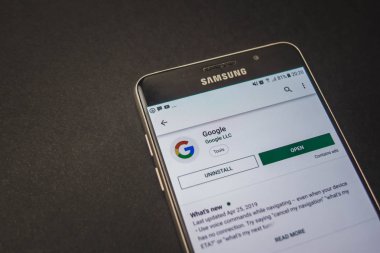 Voronej, Rusya - 8 Mayıs 2019: Oyun pazarında Google resmi arama uygulaması.