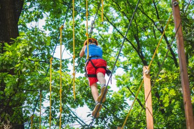 ormanda park macera ip izi.