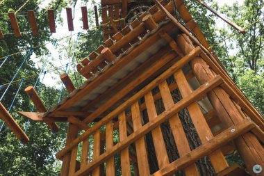 ormanda park macera ip izi.