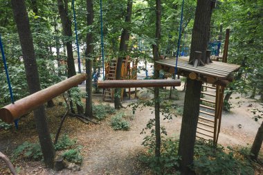 ormanda park macera ip izi.