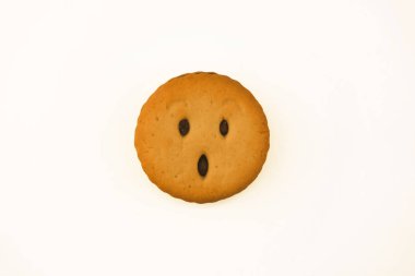 izole bir arka plan üzerinde farklı duygular ile lezzetli çerezleri