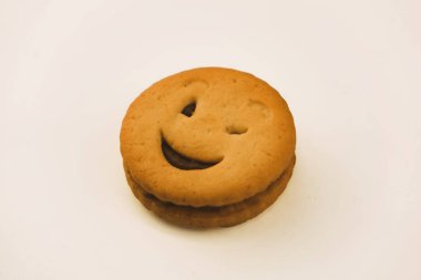 izole bir arka plan üzerinde farklı duygular ile lezzetli çerezleri