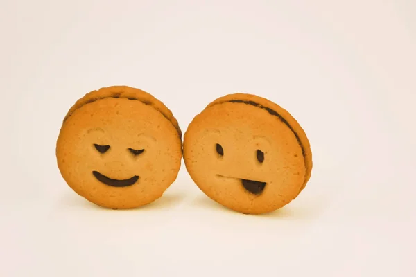 Smakelijke koekjes met verschillende emoties op een geïsoleerde achtergrond — Stockfoto