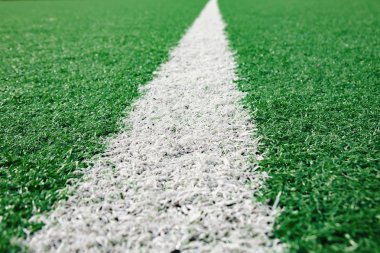 Yapay Yeşil Futbol Sahası'nda Köşede Beyaz Çizgili Çizgi