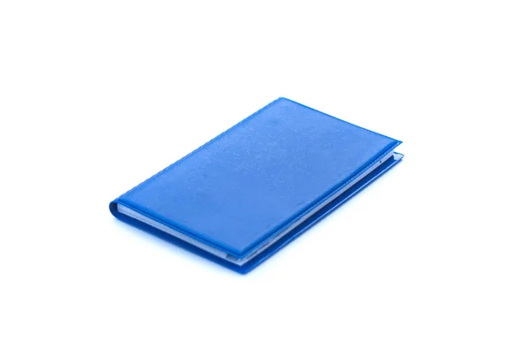 Маленький синий блокнот изолирован на белом фоне — стоковое фото