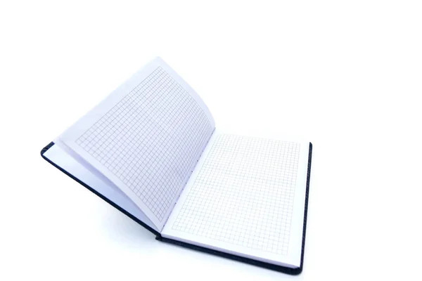 Caderno de couro azul ao ar livre isolado no fundo branco — Fotografia de Stock