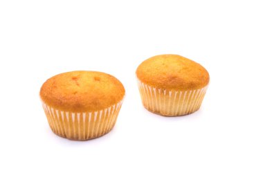 beyaz bir arka plan üzerinde iki sarı cupcakes