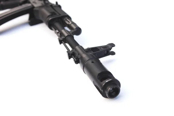 Kalashnikov rifle de asalto ak aislado sobre un fondo blanco . — Foto de Stock