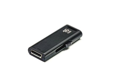 Beyaz arkaplandaki usb flash diski