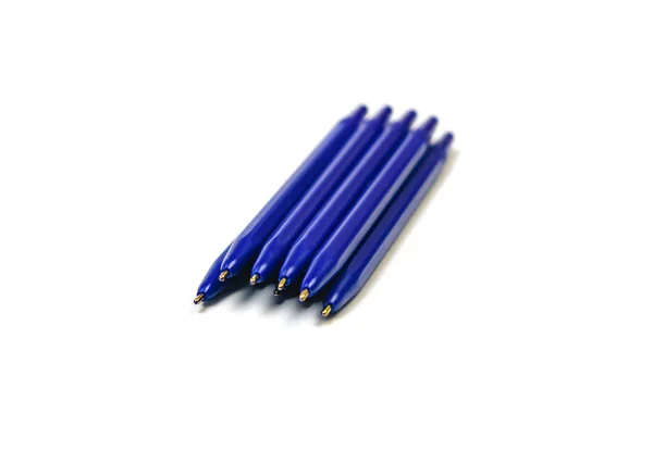 Penna a sfera blu isolata su sfondo bianco — Foto Stock