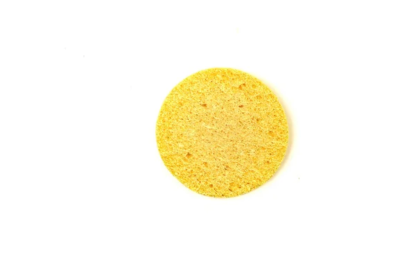 Spugna gialla per viso isolato su sfondo bianco — Foto Stock