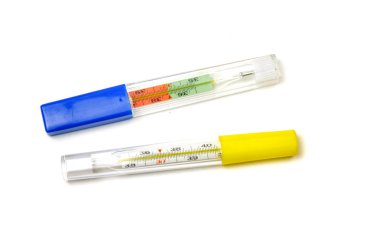 beyaz arka plan üzerinde izole durumda termometreler.
