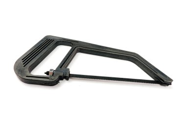 siyah mini beyaz arka plan üzerinde izole testere