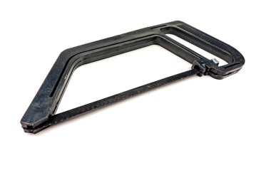 siyah mini beyaz arka plan üzerinde izole testere