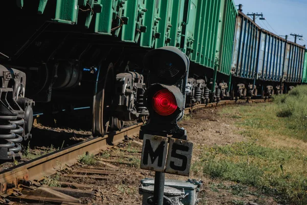 Traffic light located on the tracks of the railway. — Stock Photo, Image