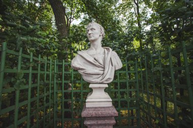 St Petersburg, Rusya - 6 Haziran 2019. Roma İmparatoru Titus Heykeli.