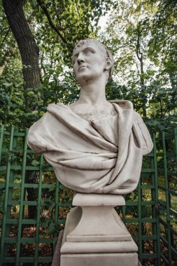 St Petersburg, Rusya - 6 Haziran 2019. Roma İmparatoru Titus Heykeli.