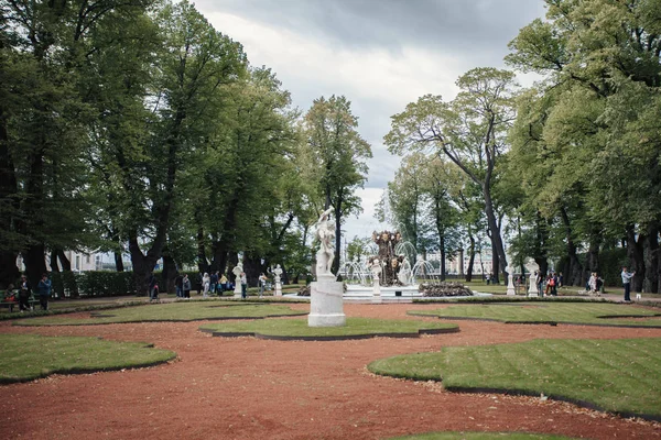 Saint-Petersburg, Russia - June 06, 2019: View of the Summer garden. Popular landmark. — Stock Photo, Image