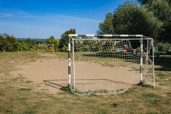 Voetbal poort in een park. het concept van voetbal. — Stockfoto