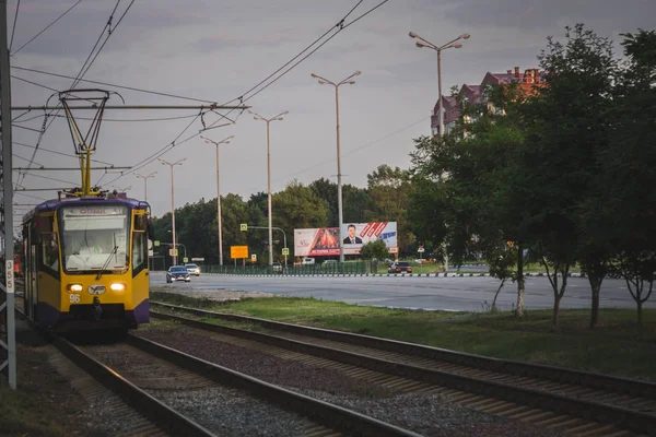 Moscow Russia 29 may 2019. yellow tram moves along the route in the evening — Stock Photo, Image