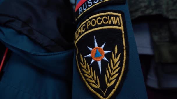 Moszkva Oroszország július 22 2020. egy EMERCOM alkalmazott egyenruhája — Stock videók