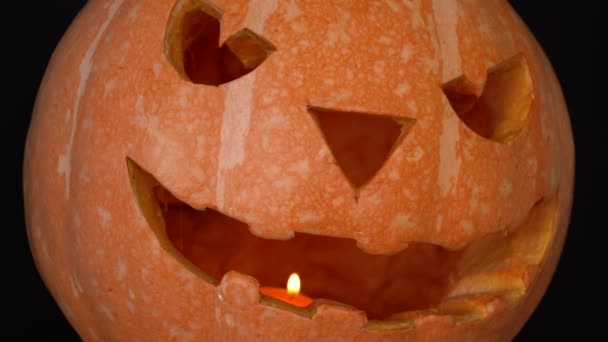 Naranja calabaza enojada en Halloween — Vídeo de stock