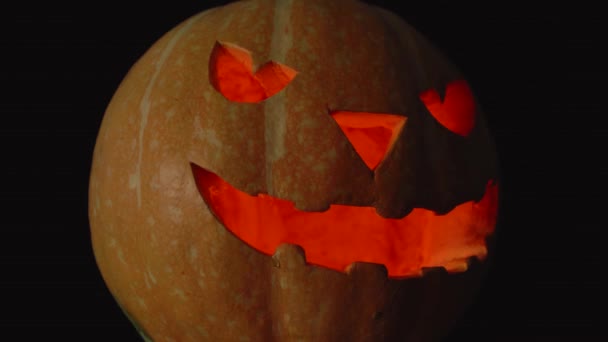 Zlo Halloween dýně na černém pozadí — Stock video