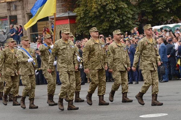 2016年8月24日乌克兰独立日在基辅举行的游行 — 图库照片