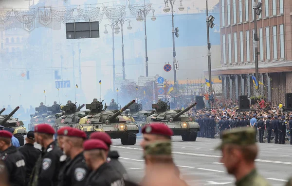 A parada em Kiev no dia da independência da Ucrânia no dia 24 de agosto de 2016 — Fotografia de Stock