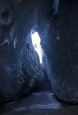 İzlanda'daki arka plan dağlarda büyük beyaz Buzulu