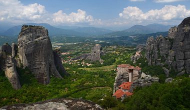 Yunanistan, Teselya 'daki Meteora yüksek kayalıklarındaki Büyük Varlaam Manastırı
