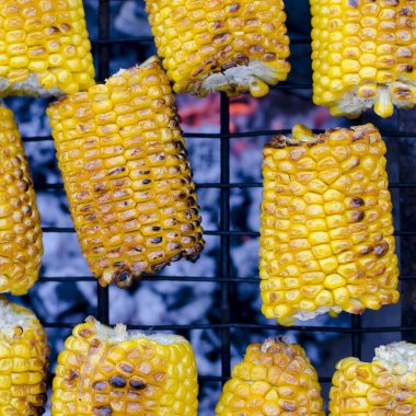 Barbekü Izgara kavrulmuş tatlı mısır