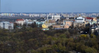 13 Nisan 2015 - Kiev'in bir kuş uçuşunun yüksekliğinden panoraması. Kiev, Ukrayna