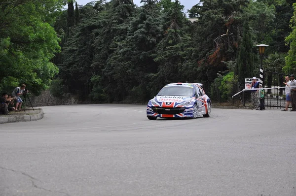 Haziran 2, 2011 - Prime Yalta Rally 2011 Ukrayna'nın en prestijli ve zorlu otomobil yarışması. Yalta, Kırım, Ukrayna — Stok fotoğraf