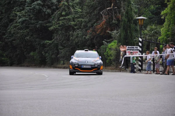 2. června 2011-premiéra Jaltské rally 2011 nejprestižnější a náročnější automobilová soutěž na Ukrajině. Jalty, Krym, Ukrajina — Stock fotografie